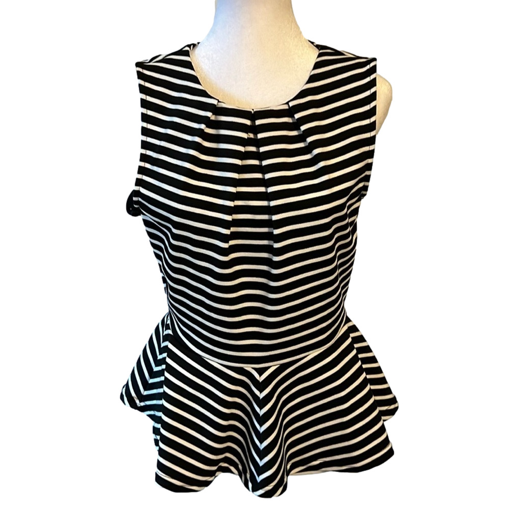 WD NY Women’s no sleeve black and white Large top